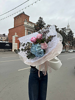 АВТОРСКИЙ с пионами и гортензией
