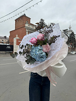 АВТОРСКИЙ с пионами и гортензией