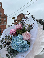 АВТОРСКИЙ с пионами и гортензией
